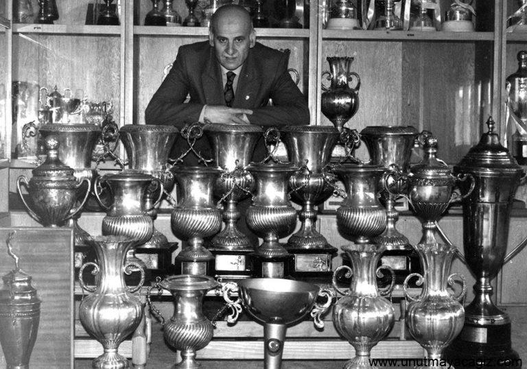 Ahmet Suat Özyazıcı